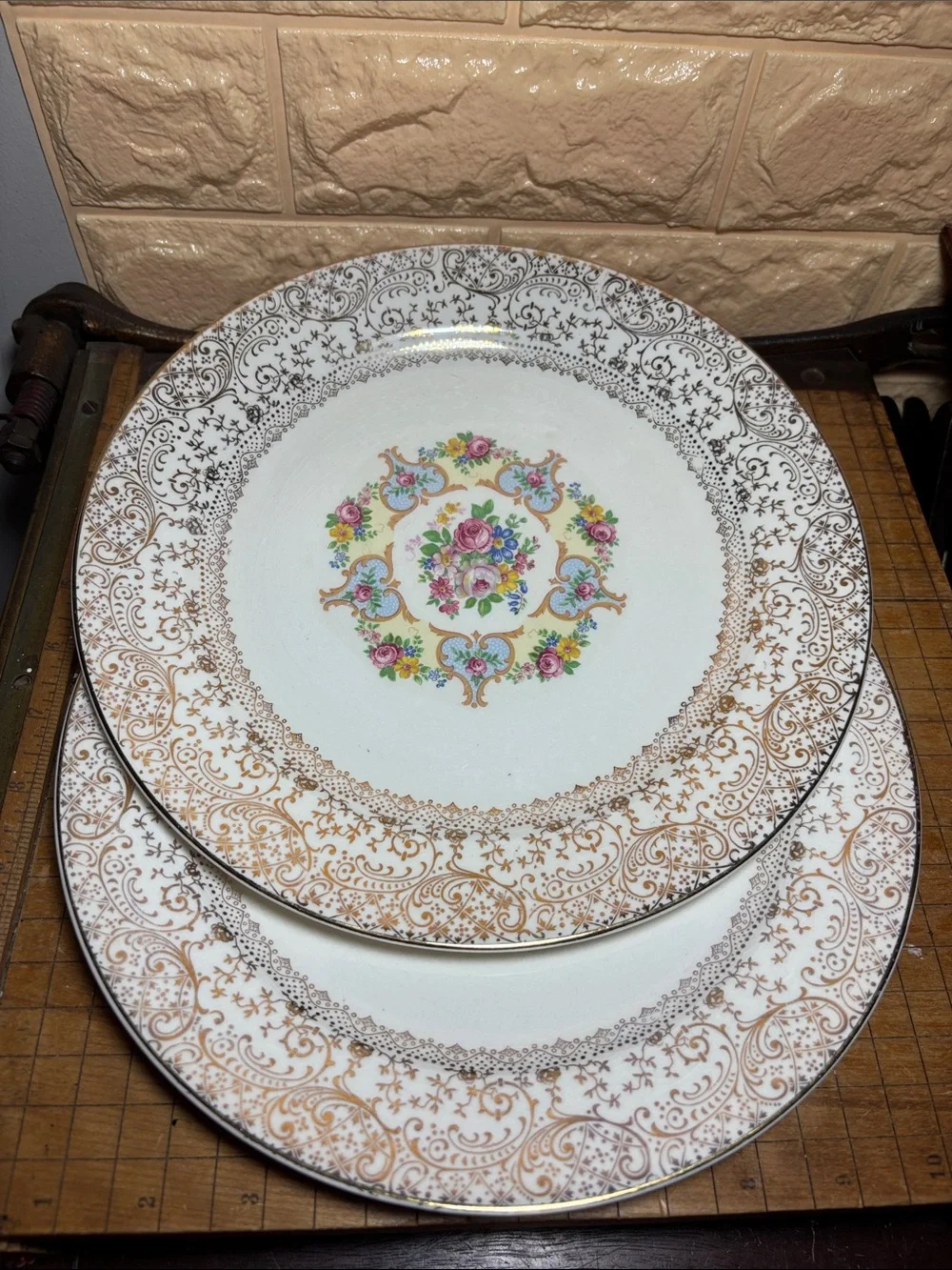 Pair Parisian Center Dinner Plates 10 1/8”D Made USA 22K Gold Pattern Rim Floral